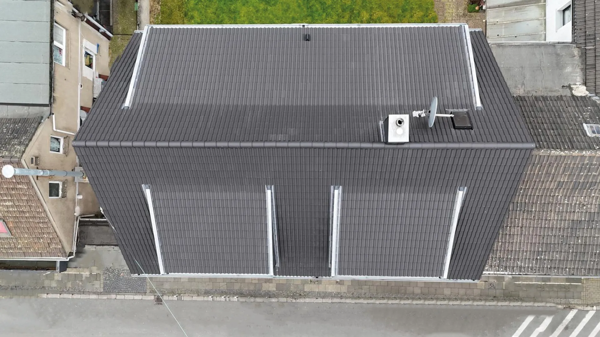 Steildachsanierung mit Betondachsteinen – Bild 6