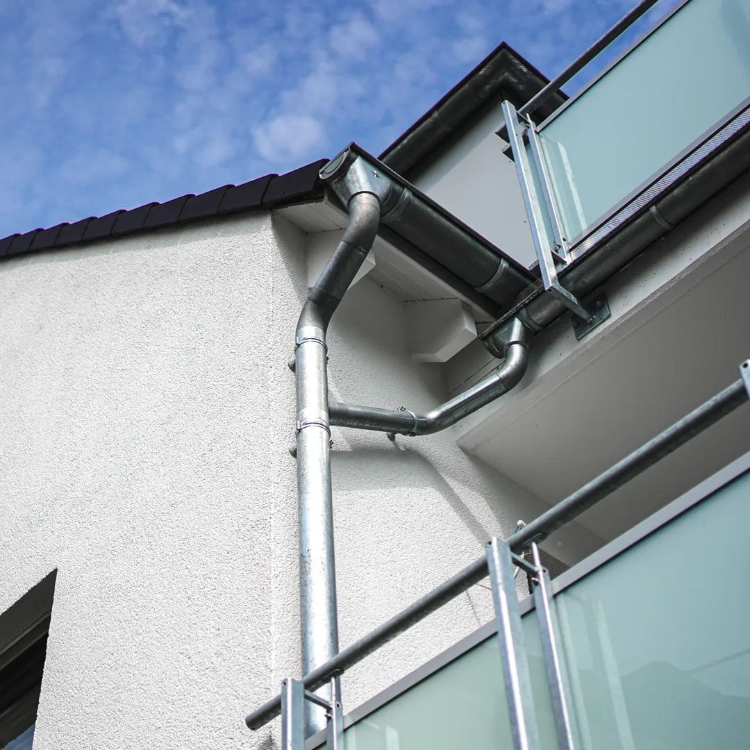 Technische Präzision trifft auf Design – Fallrohre